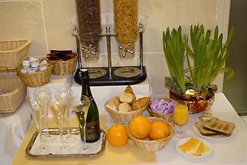 פריז Hotel Eden Montmartre 3*,
