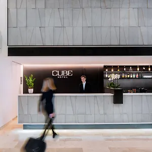 https://hotel-cube.praguehotelsweb.com