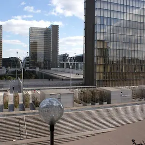 Seine Front / Lib. F.mitterrand Paris