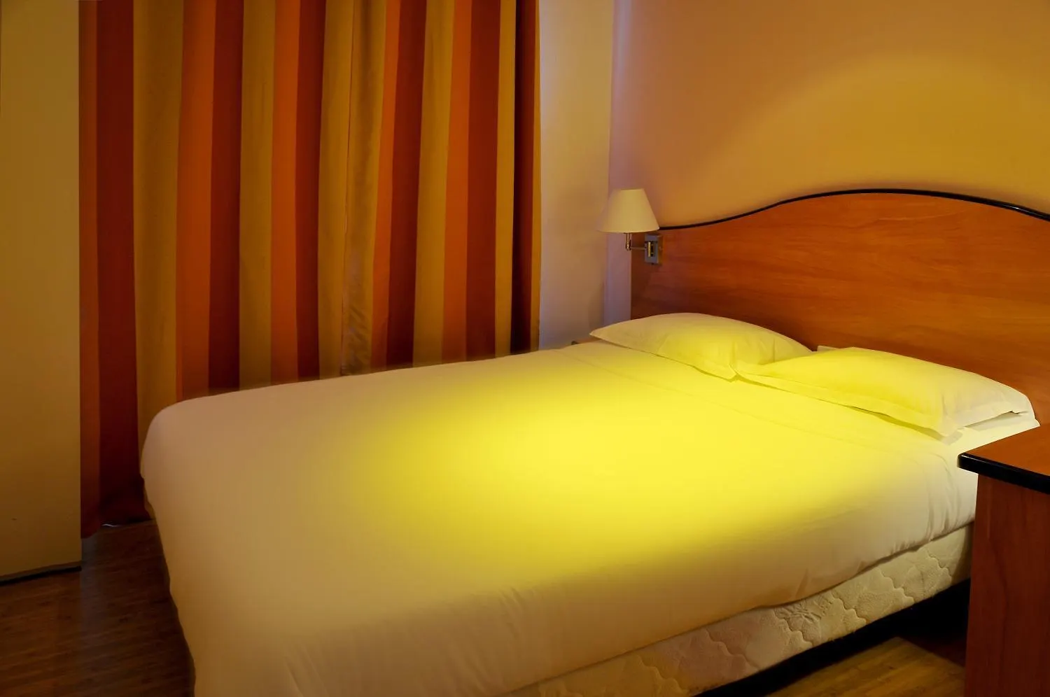 Hotel Eden Montmartre Parigi